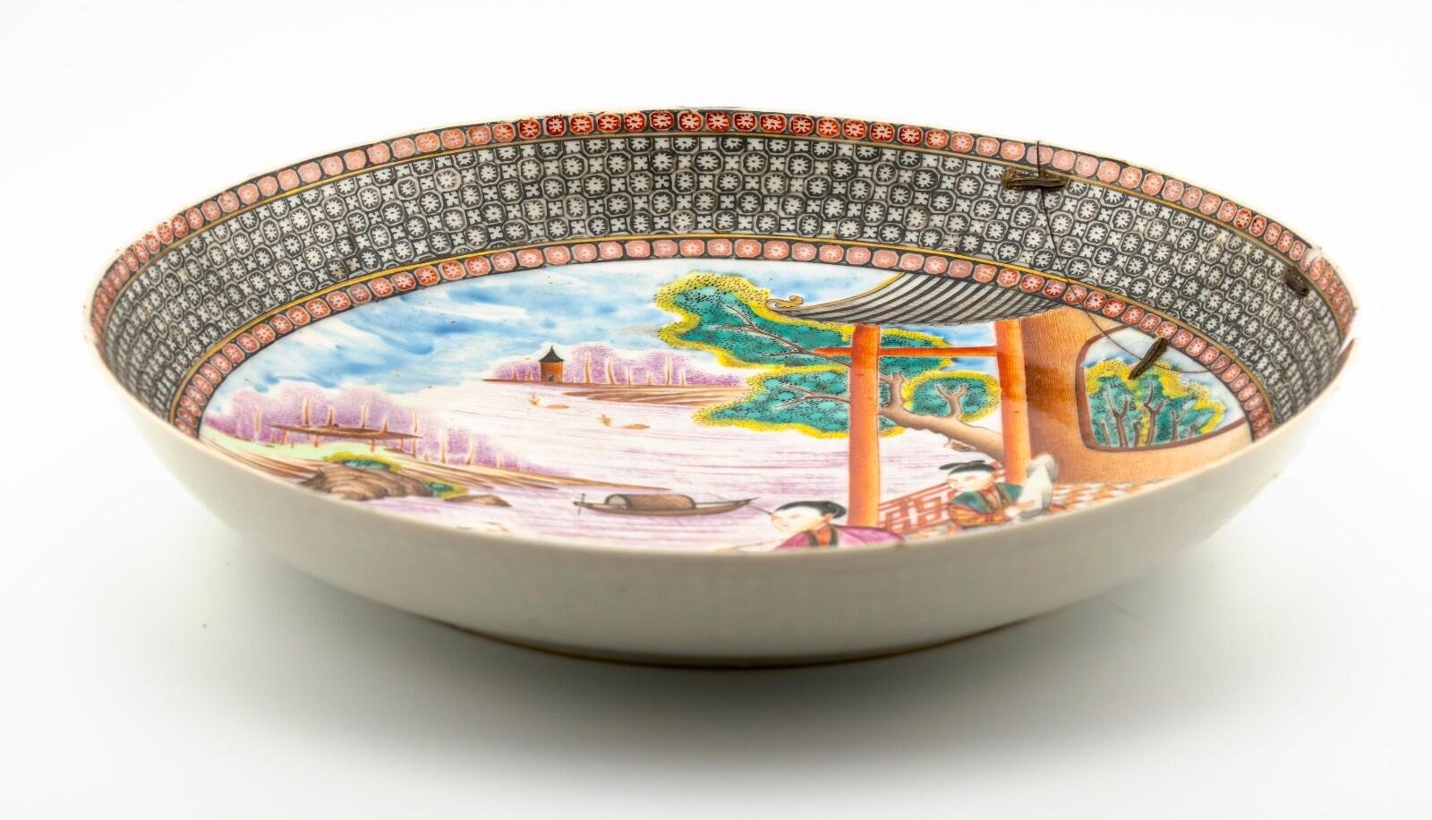 Chinese Porcelain Plate Qianlong Mandarin Rose Figure Gilt Qing Period 18th C - Image 8