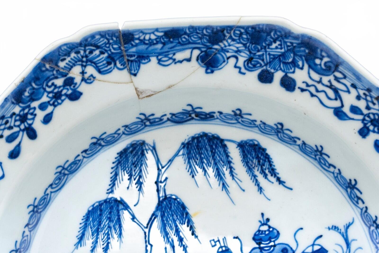 Chinese Qianlong Blue White Porcelain Plate Auspicious Antiques Qing 18th C - Image 4