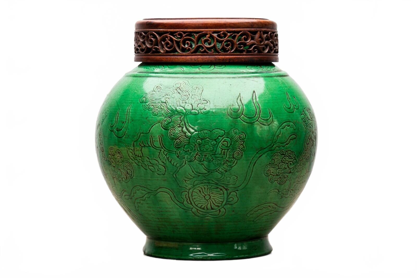 Chinese Porcelain Kangxi Vase Wooden Cover Green Glaze Foo Lion Qing Period 18C - Image 3